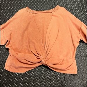 aerie oversized open back crewneck shirt! size xs!